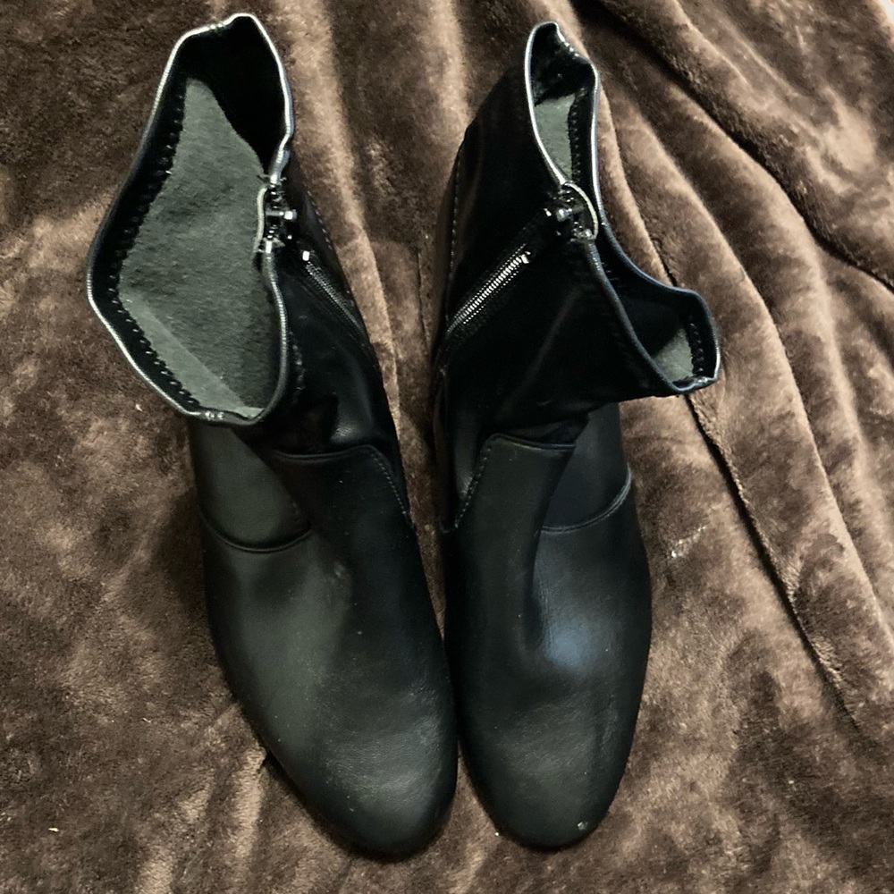 Time and Tru Black Ankle Boots with Heel Size 9